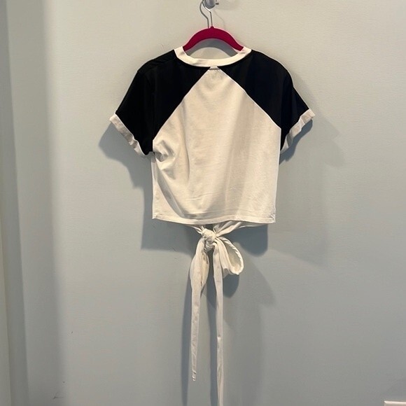 Alice + Olivia x TikTok Jasper roll-sleeve t-shirt S - Picture 4 of 4